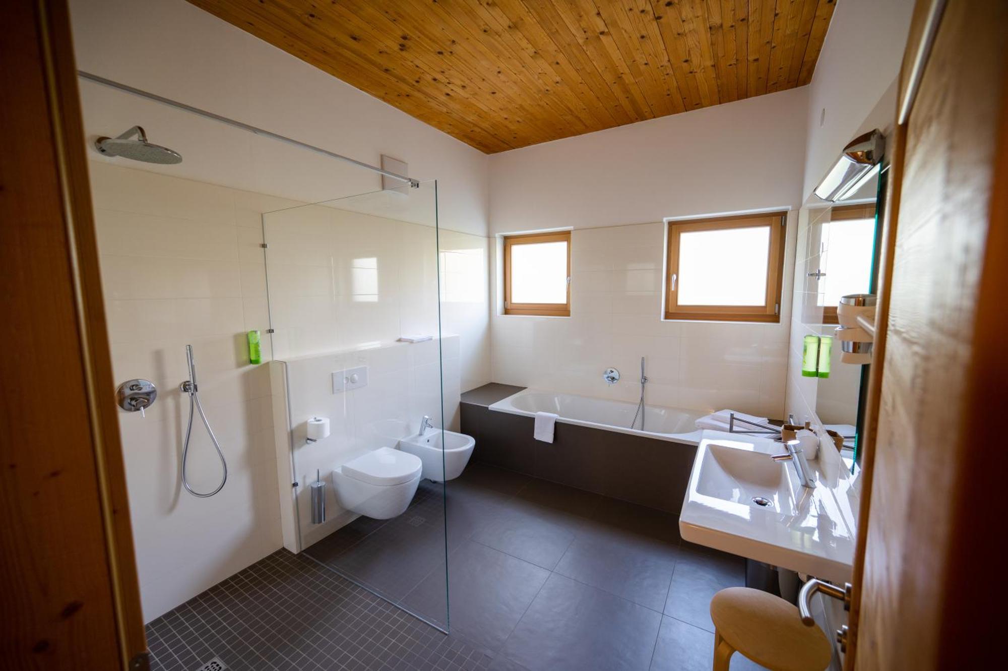 Garni Tuttotondo Hotel Левико Терме Стая снимка